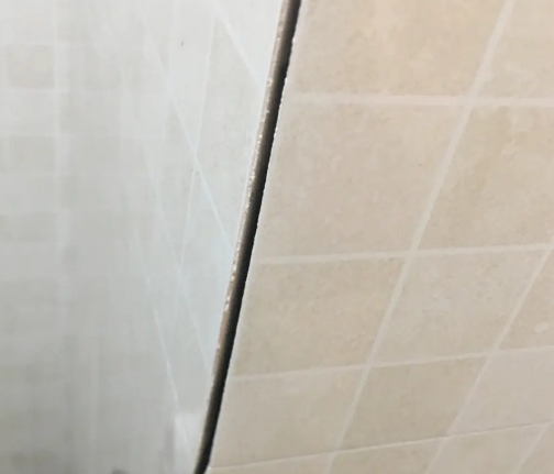 文成瓷砖空鼓维修公司分享阳台瓷砖脱落的修复过程可以分为以下几个步骤