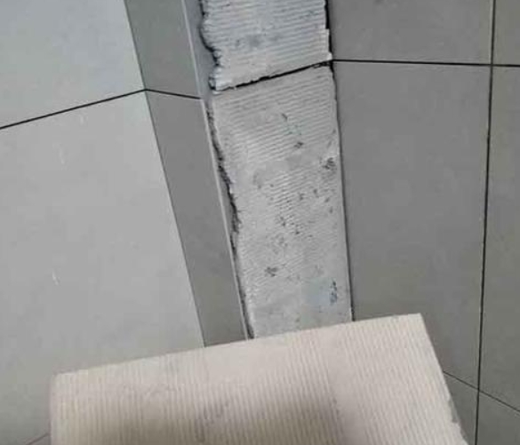 文成瓷砖空鼓维修公司分享下厨房瓷砖脱落的补救措施。